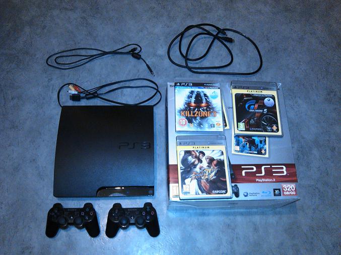 PS3 silm 320 Go, deux manettes et 3 jeux