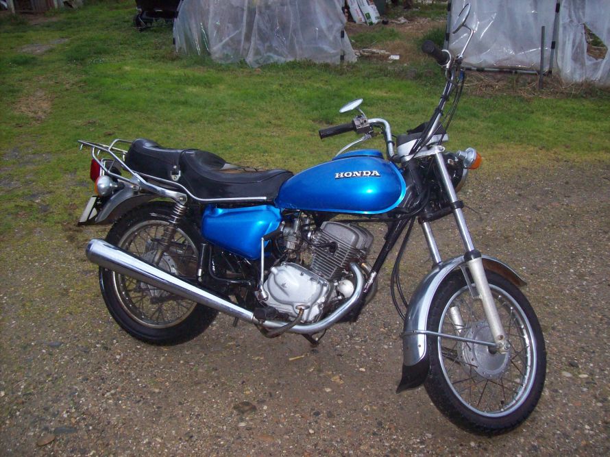 Belle moto Honda 125c