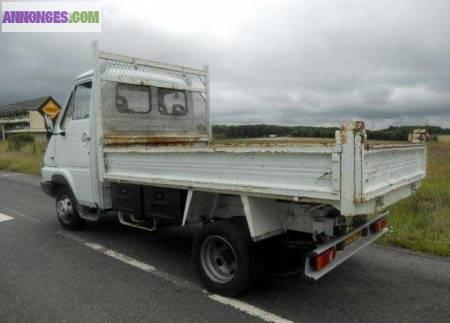 Camion Renault B110 benne