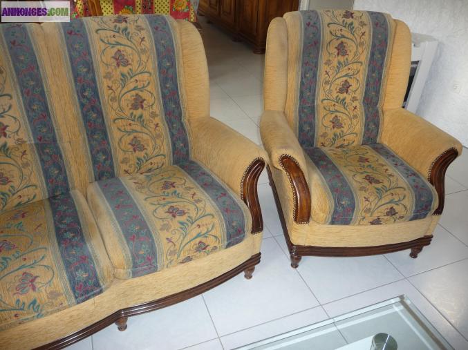 OFFRE TRES BELLE BANQUETTE ET SES 2 FAUTEUILS