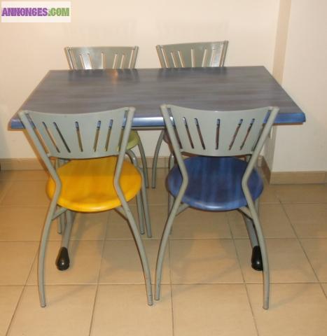 Table + chaises et mange-debout + tabourets