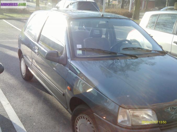 VEND RENAULT CLIO ANNEE 1993