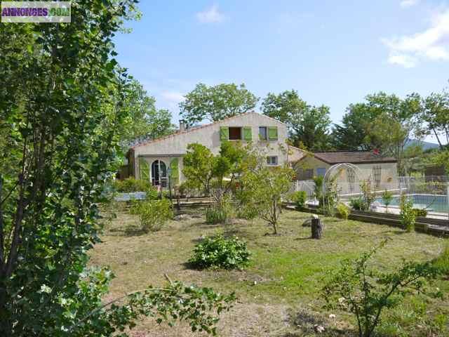 Belle villa avec piscine et jardin dans village calme à 20 minutes de la mer