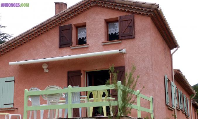 Maison avec superbe piscine pour les vacances