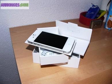 IPhone 4s 32GO blanc avec ses accessoires