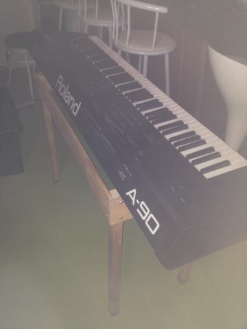 VENDS ROLAND A90 CARTE VE-RD1 incluse