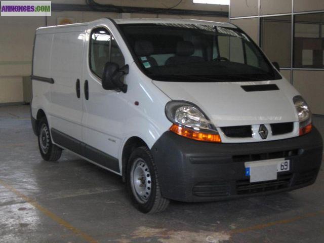 Renault Trafic fourgon tole 1.9 dci 100