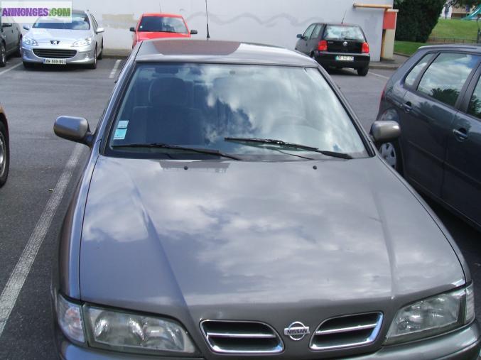 Voiture nissan primera