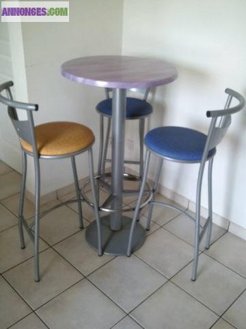 Table + chaises et mange-debout + tabourets