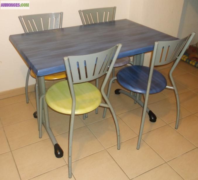 Table + chaises et mange-debout + tabourets