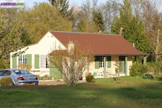 Chalet , grange , garage étang sur TERRAIN 8000m2 dans village classé