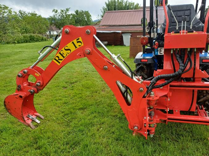 Pelle rétro pour tracteur