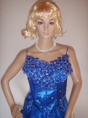 Robe pour evenement d un bleu roi sertie de fleur et perles disponible du 34 AU 38