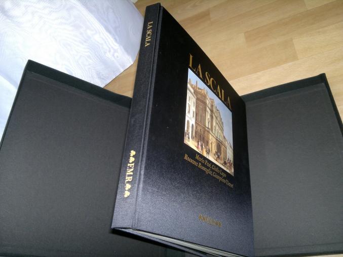 Vends tres beau LIVRE/COFFRET  la SCALA  theatre de MILAN