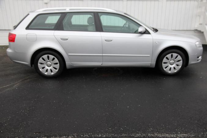 Audi A4 AVANT 2,0 131HK / XENON / EN EIER 2006 , 76 000 km , 2000 €