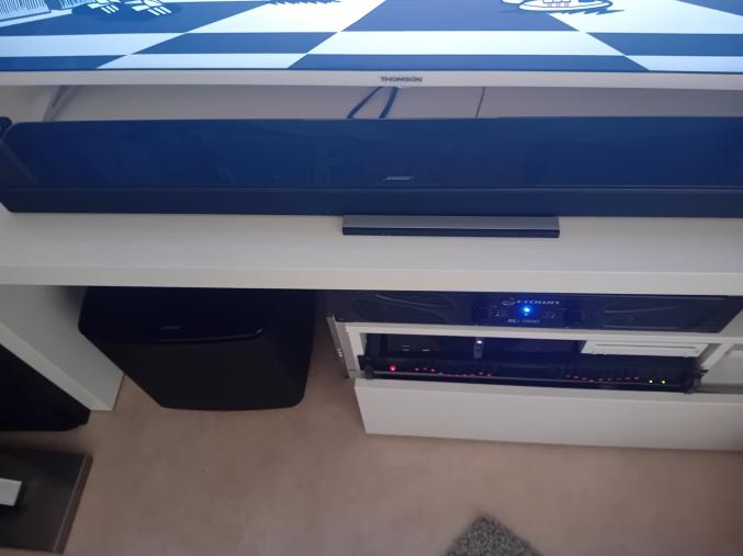 Soundbar bose 700