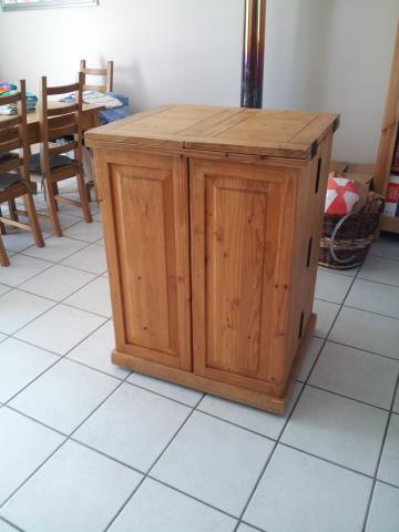 Vends meuble  table de cuisine pliable