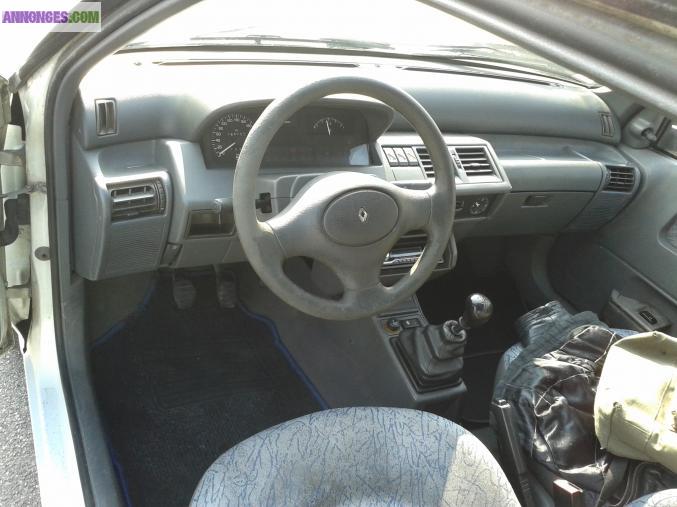 CLIO 1.9 D modèle 1997