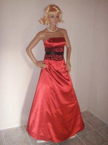 ROBE D EVENEMENT BEAU ROUGE ,SATINEE BRODEE DE NOIRE TAILLE 38/40