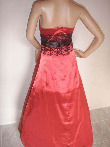 ROBE D EVENEMENT BEAU ROUGE ,SATINEE BRODEE DE NOIRE TAILLE 38/40