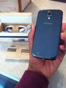 Samsung galaxy S4 Neuf debloque facture