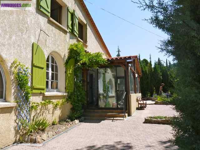 Belle villa avec piscine et jardin dans village calme à 20 minutes de la mer