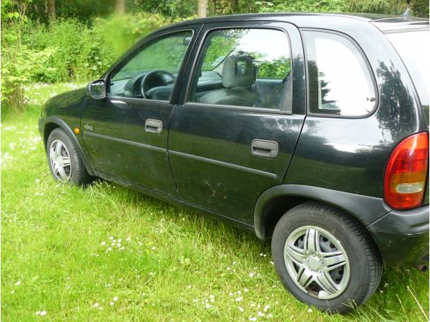 Opel Corsa City noire