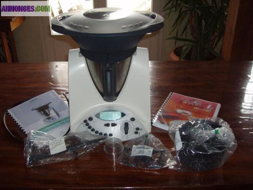 Thermomix tm31 avec tous les accessoires.