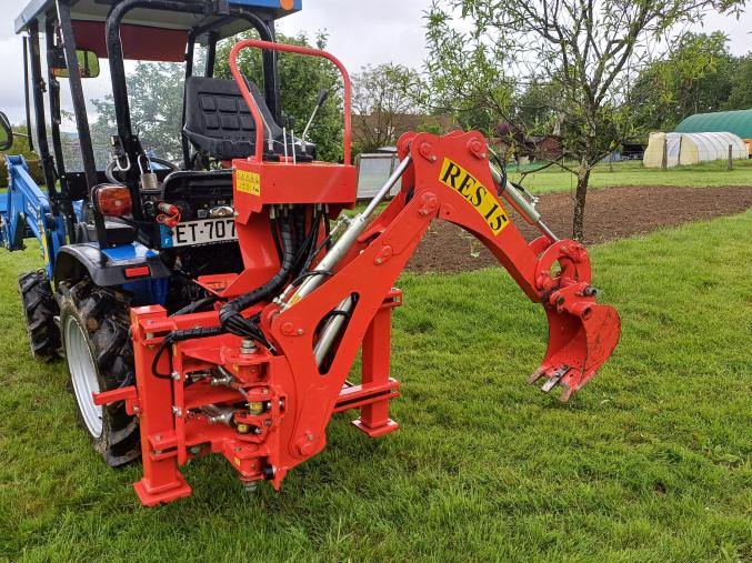 Pelle rétro pour tracteur