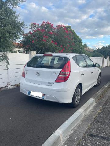 Cause départ à l'étranger, vend Hyundai i30 1.6 CRDi90  PACK Evidence Blue Drive très bon état