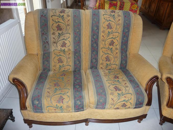 OFFRE TRES BELLE BANQUETTE ET SES 2 FAUTEUILS