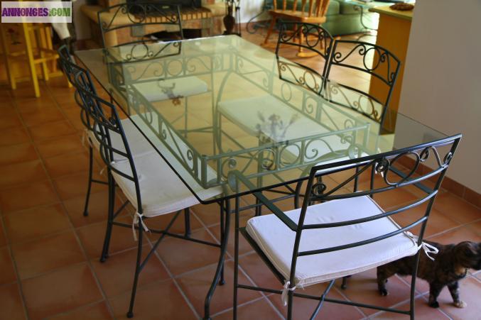 Table fer forgé, 4 chaises et 2 fauteuils