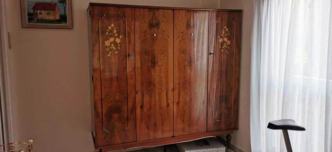 ARMOIRE VINTAGE LAQUEE 70's