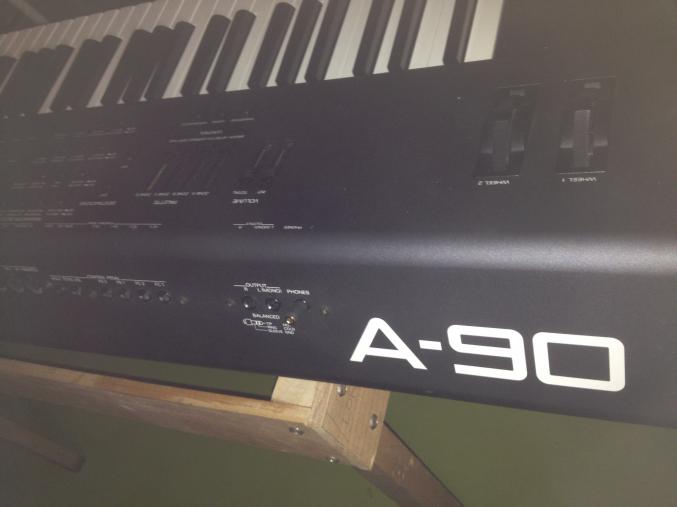 VENDS ROLAND A90 CARTE VE-RD1 incluse