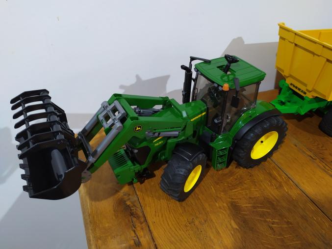 Tracteur John Deere avec remorque