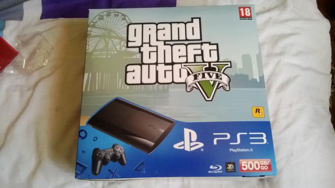 Pack PS3 Slim 500go et GTA V + 2 jeux et manette