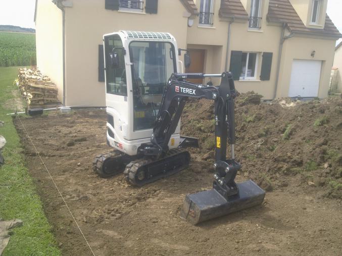 Location mini-pelle avec son chauffeur 