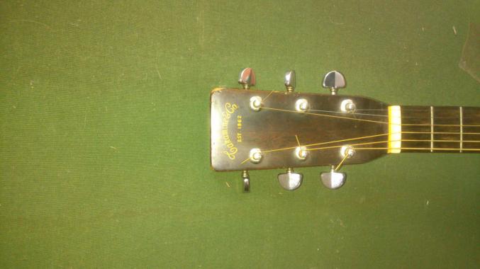 Vend guitare takamine