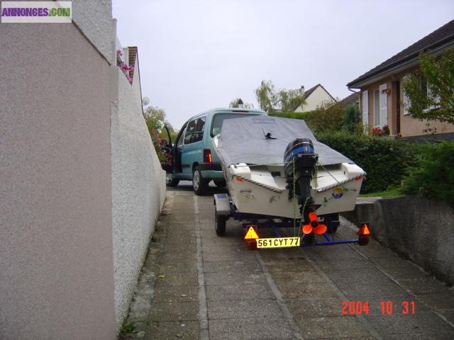 Bateau moteur