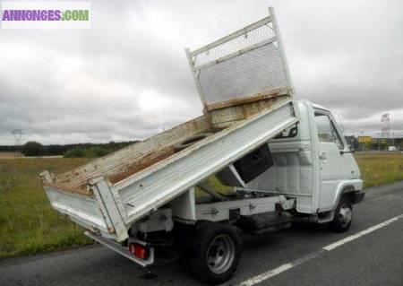 Camion Renault B110 benne