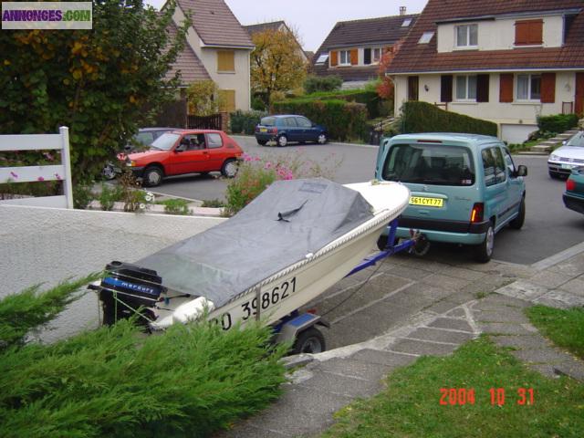 Bateau moteur