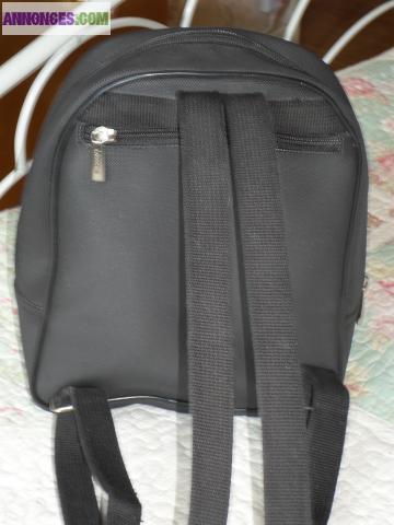 SAC A DOS NOIR LACOSTE