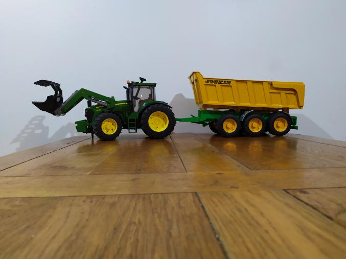 Tracteur John Deere avec remorque