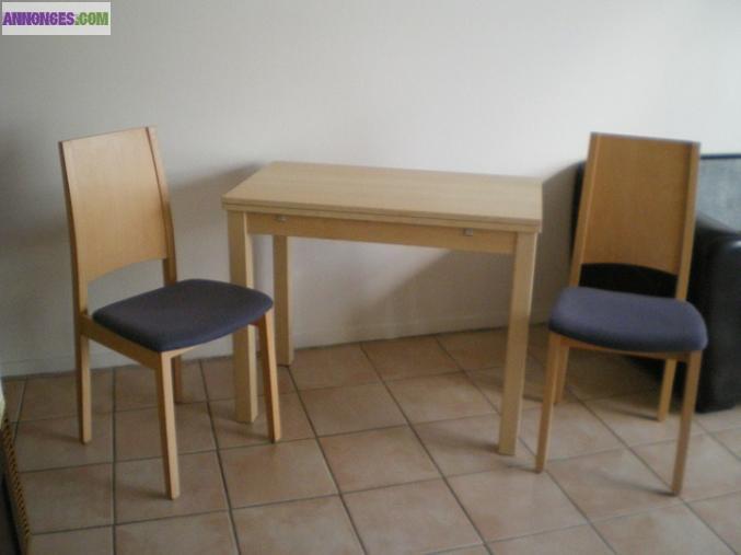 Table de cuisine et ses 2 chaises