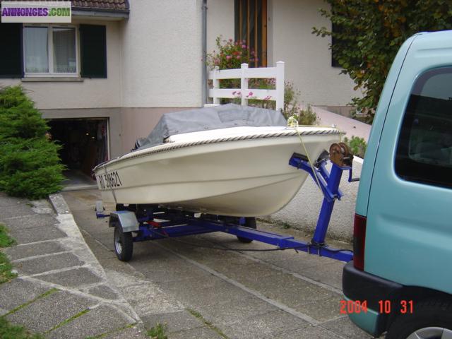 Bateau moteur