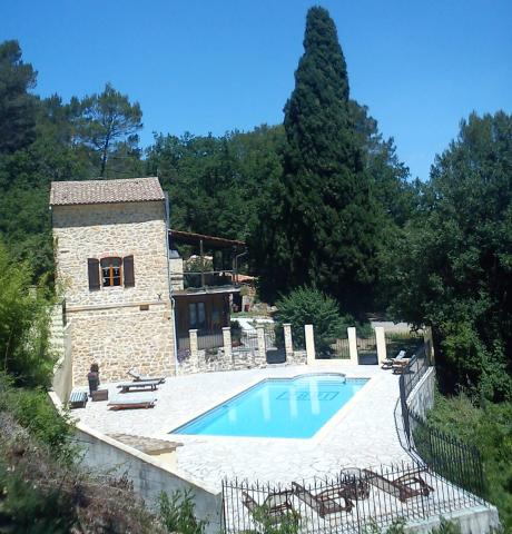 PROVENCE : maison avec grande piscine