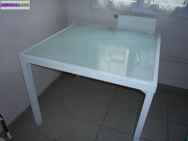 TABLE EN VERRE + 4 CHAISES EN BOIS