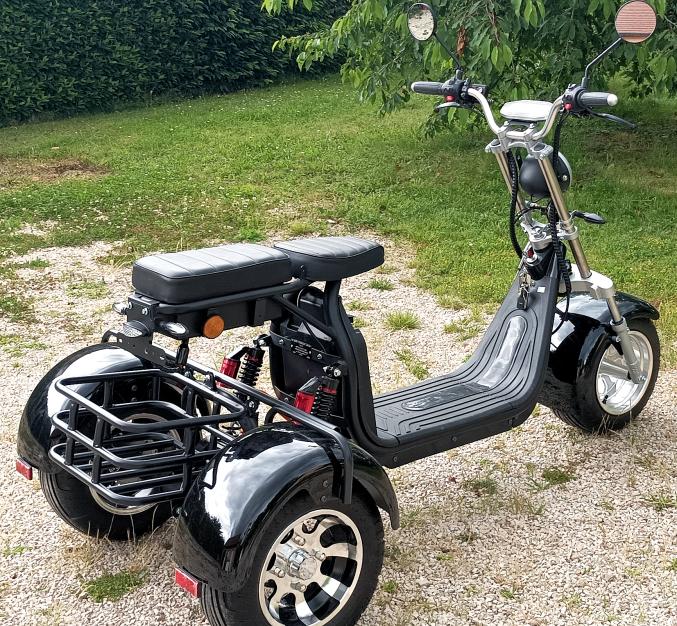 Scooter électrique 3 roues comme neuf 1KM