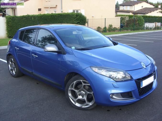 Renault Mégane III Berline GT dCi 160 Bleu Malte