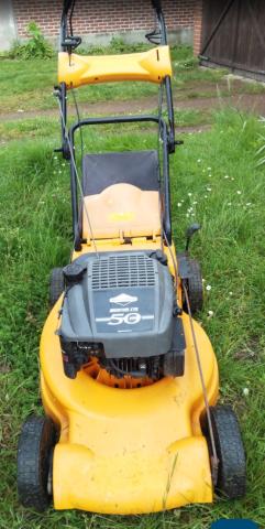 Tondeuse tractée carter 50cm moteur Briggs et Stratton en bon état général